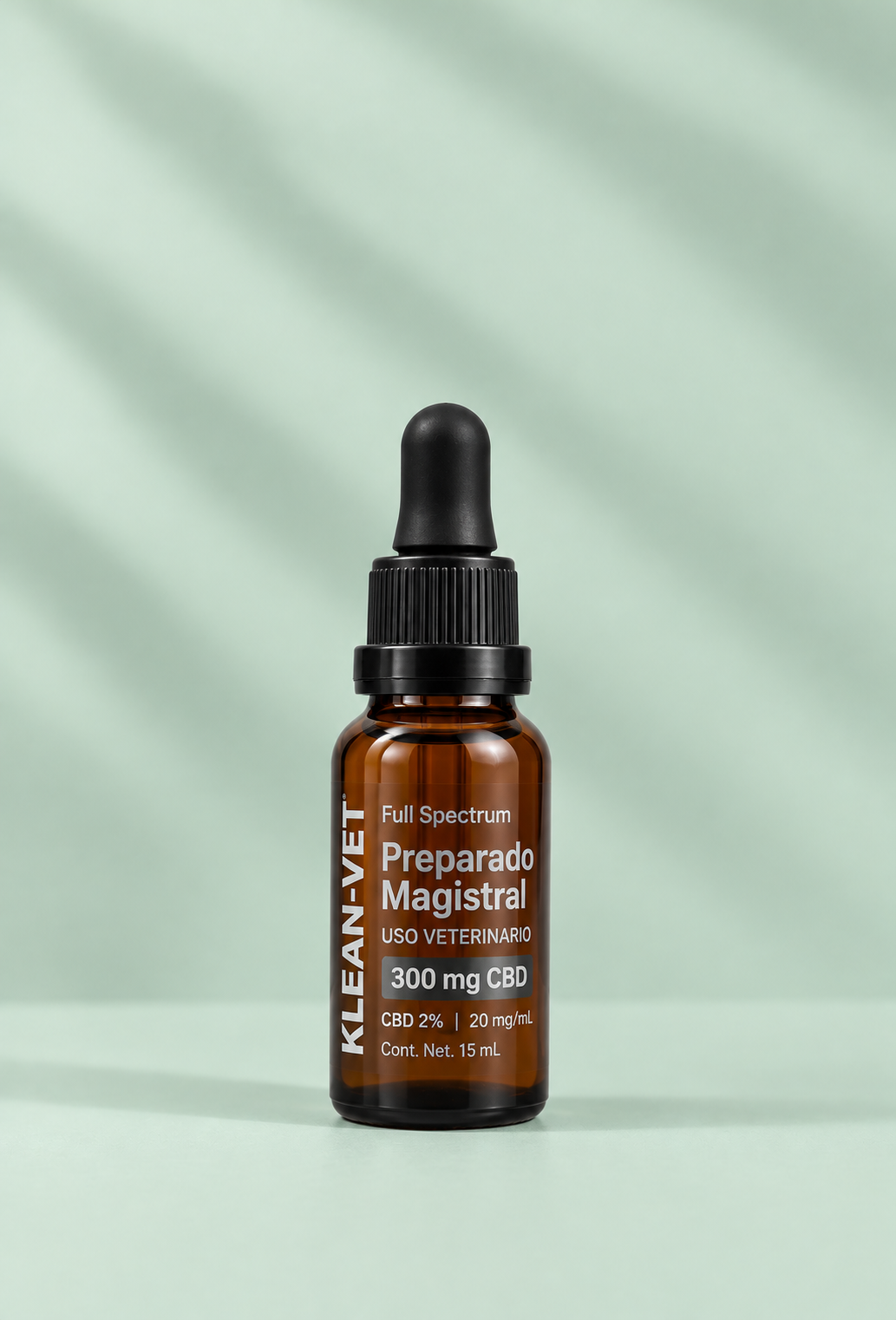 Frasco gotero ámbar de 15 mL con 300 mg de CBD, solución oral al 2%